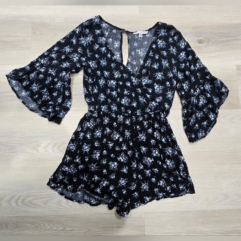 American Eagle 3/4 Sleeve Floral Shorts Romper Size Small